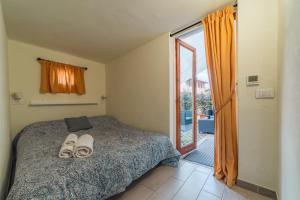 Casa Galya with private patio by GardaDoma