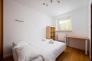 Gocław Homely Apartment by BookingHost