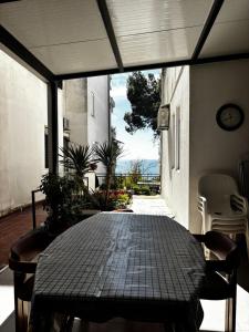 Inga Sea View Apartment with Free Parking