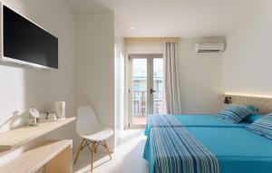 Double or Twin Room with Balcony & Sea View room in Hotel Eolo