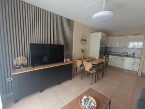 Greatly located apartment with heated pool, Los Cristianos