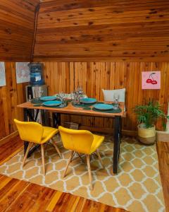 Kendi Stays - Rustic Penthouse Attic