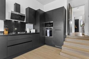 4BR Sleeps 8 Garden Flat En-suite Large WiFi & Parking