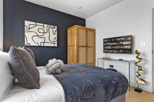 4BR Sleeps 8 Garden Flat En-suite Large WiFi & Parking