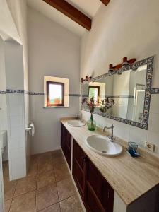 Finca Es Puig, rustic estate with views