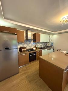 Spacious 3-Story Villa w Garden&Pool,400m to Beach