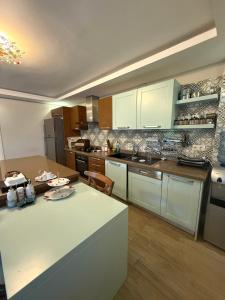Spacious 3-Story Villa w Garden&Pool,400m to Beach