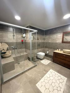Spacious 3-Story Villa w Garden&Pool,400m to Beach