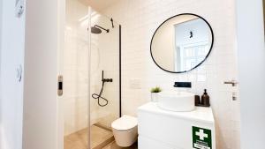 Elegant 1BR near Praca Comercio w elevator and AC