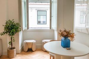 Elegant 1BR near Praca Comercio w elevator and AC