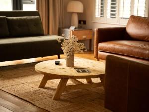 Yarn - Romy Deluxe Apartment