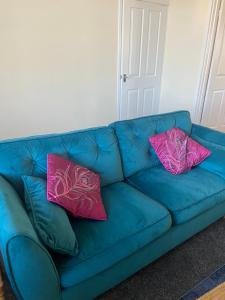 Cosy Town Centre House near M6 & park & parking