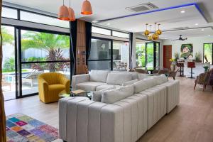 Villa Aqua 4BR Pool Villa with Sauna, Rawai Beach