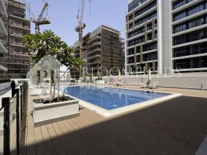 Bloomfields Fantastic Stu in Azizi Riviera