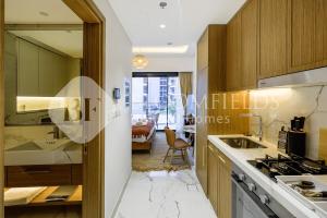 Bloomfields Fantastic Stu in Azizi Riviera