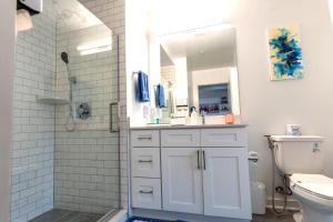 Midtown Atlanta 1BR Skyline Balcony Corner Suite by Piedmont Park LuxePad