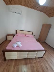 Modern Studio in Orikum with Garden View