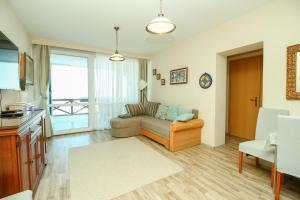 992 - Balatonőszödön közvetlen vízparti, teljes panorámás apartman