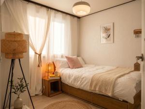 best Price Seoul city center near Hongdae Gangnam 5 min to Subway Station