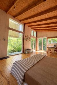 la casa en el rio cabañas