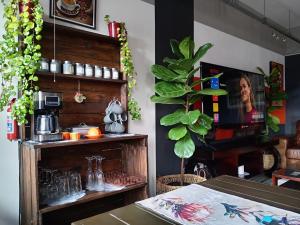 Summer Retreat at Maboneng with Kingbed HugeTV WiFi