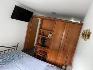 Quarto sala cozinha Praia do Canto Localização excelente na opinião 100 por cento dos hóspedes