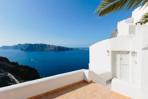 Oia Mare Villas Santorini Greece