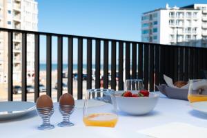 Sea View 1 BR Flat With Pool - Ideal For Couples & Families By SlowayStay Holiday Apartment & Short Term Rental Oostende