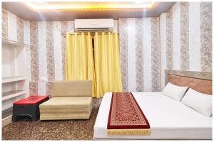 !!Hotel NMO Near Shree Ramjanam Bhumi Temple 1KM!!