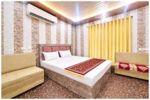 !!Hotel NMO Near Shree Ramjanam Bhumi Temple 1KM!!