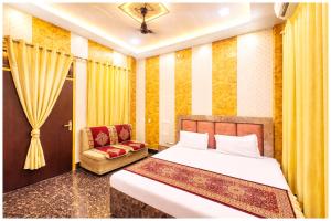 !!Hotel NMO Near Shree Ramjanam Bhumi Temple 1KM!!
