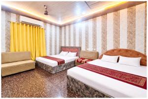 !!Hotel NMO Near Shree Ramjanam Bhumi Temple 1KM!!