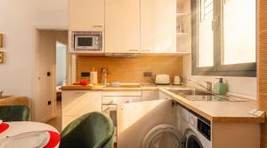 Oasis in the heart of Seville - 2 BR apt with FREE PARKING