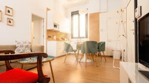 Oasis in the heart of Seville - 2 BR apt with FREE PARKING
