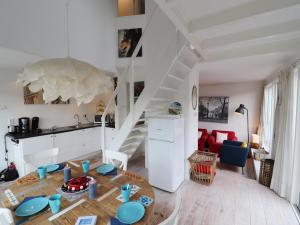 Holiday Home in Noordwijkerhout by Lake