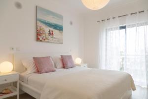 Santa Maria Apartment at Porto de Mos beach