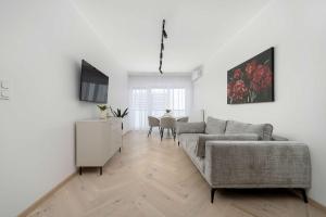 Harmonijny Apartament z Widokiem na Rzekę we Wrocławiu by Noclegi Renters