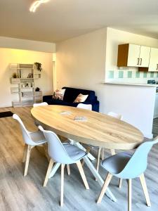 Apartment with a quiet garden and parking - 6 guests