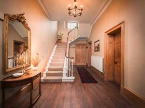 Country Farmhouse, Hot Tub, Sleeps 11