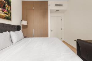 Lovely 1BR Private Backyard & Pool Access