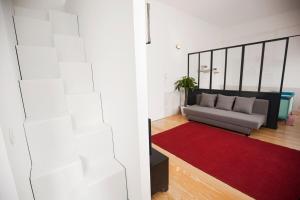 GET Lights and Books in Flat