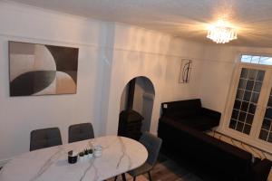 Sleeps 8 - Cosy Contractor and Family Stay - Sandwell Station