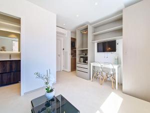 Nestor&Jeeves -STUDIO LAGON - Central Nice, AC, Walk to beach