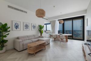 Beautiful Sea View 2BDR in Dubai Marina, Pool&Gym