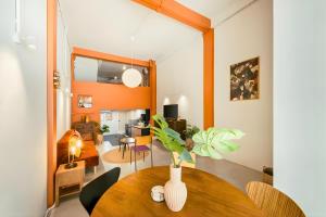 Industrial Loft Sukhumvit 3-Bedroom Designer House - 2 Min to BTS Bang Chak