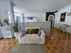 Quarto privado a 160 metros da Praia do Farol da barra 1