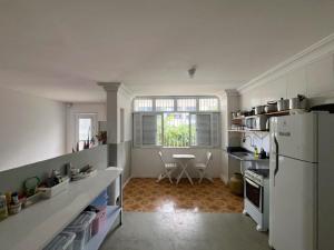 Quarto privado a 160 metros da Praia do Farol da barra 1