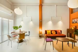 Industrial Loft Sukhumvit 3-Bedroom Designer House - 2 Min to BTS Bang Chak