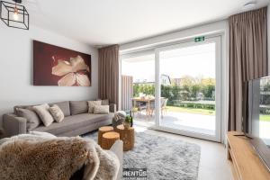 La Dolce Vickri - modern stay with garden and swimming pool
