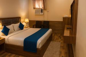 Hotel Padharo Sa Resort , Vrindavan-Lavis & Luxury Rooms with Parking-Located near Saubhari Kund - sunrakh bangar road vrindavan